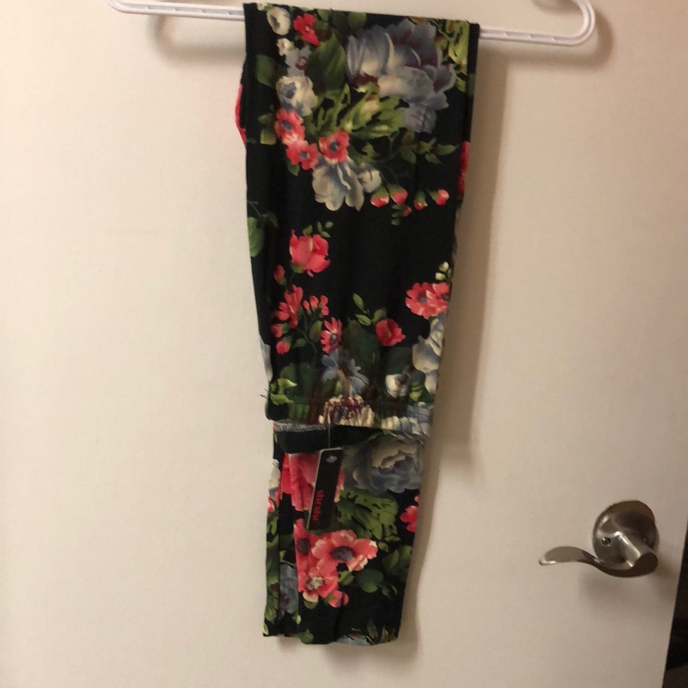 Shosho flower patterned leggings size S/M